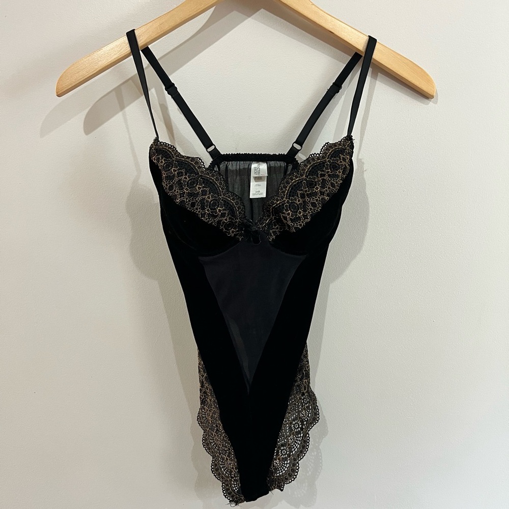 VINTAGE Victoria’s Secret Y2K Black Lace Velvet Bodysuit Lingerie Chemise 34B